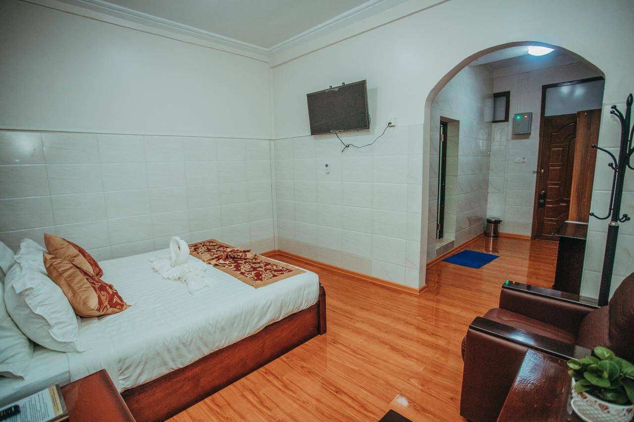 Amber Palace Hotel Myitkyinā エクステリア 写真