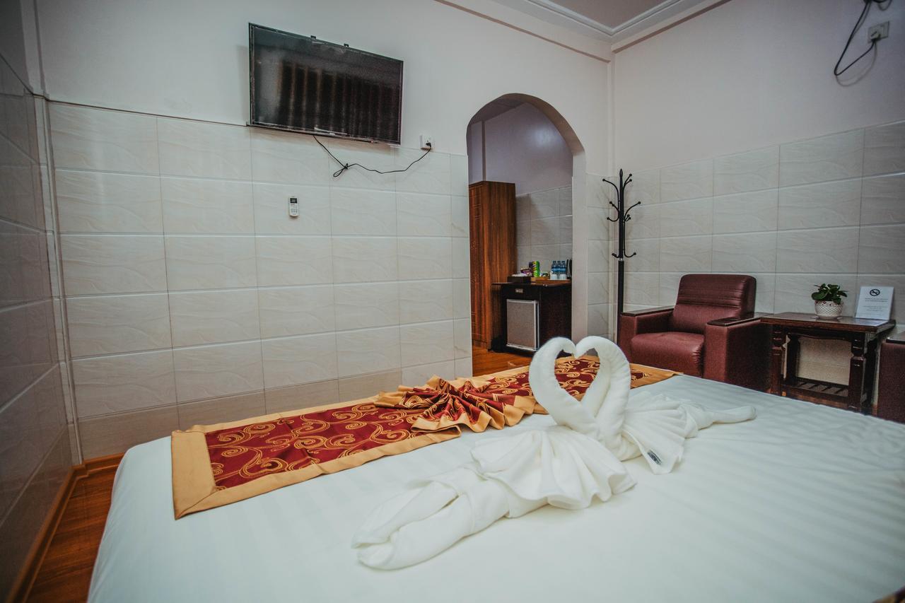 Amber Palace Hotel Myitkyinā エクステリア 写真