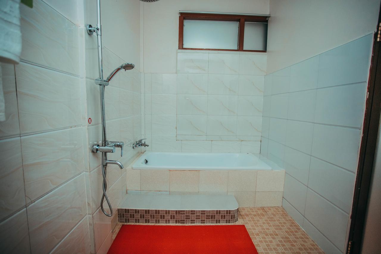 Amber Palace Hotel Myitkyinā エクステリア 写真
