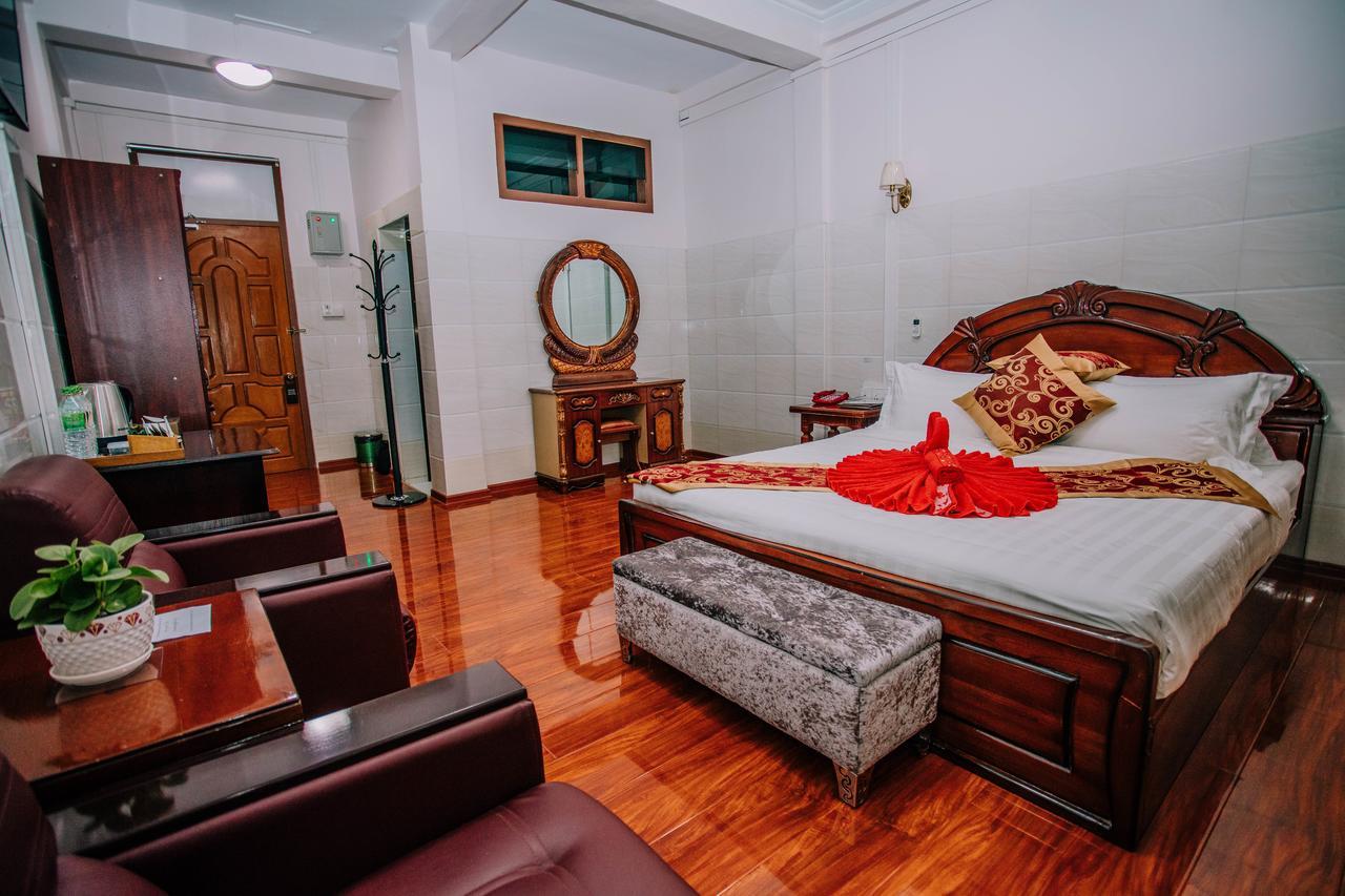 Amber Palace Hotel Myitkyinā エクステリア 写真